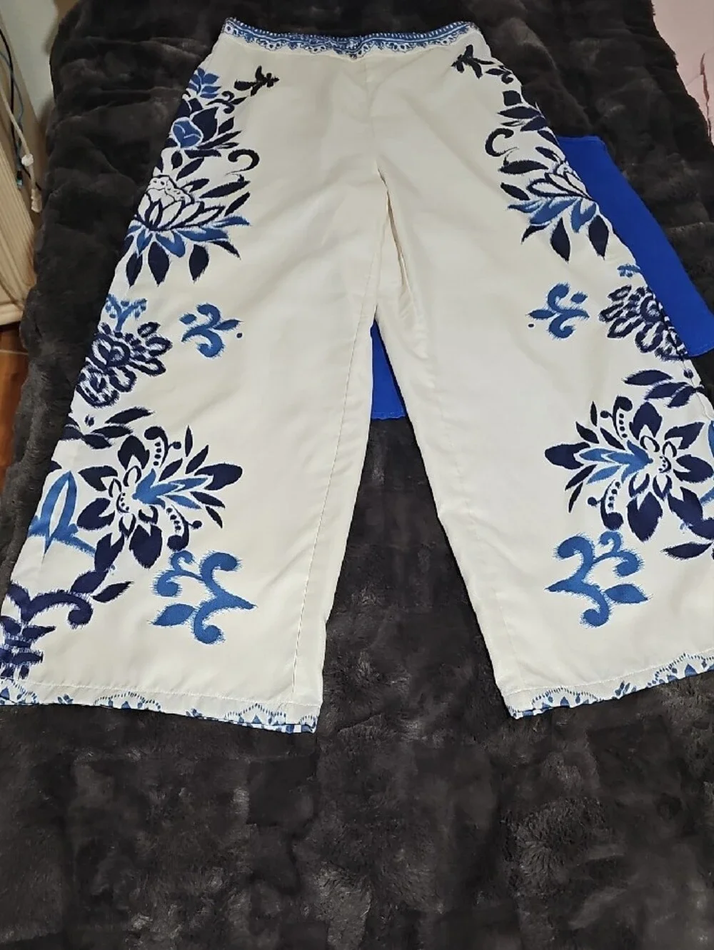 SHEIN Royal Blue Crop Tank & White Wide-Leg Floral Pants Set